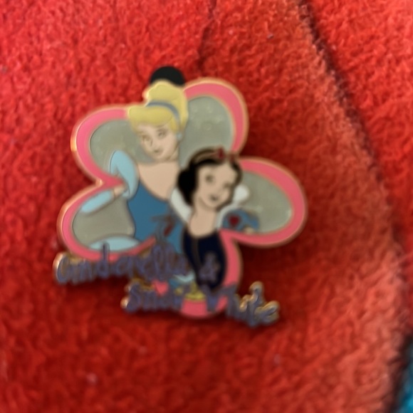 Disney collector pins - Picture 3 of 6